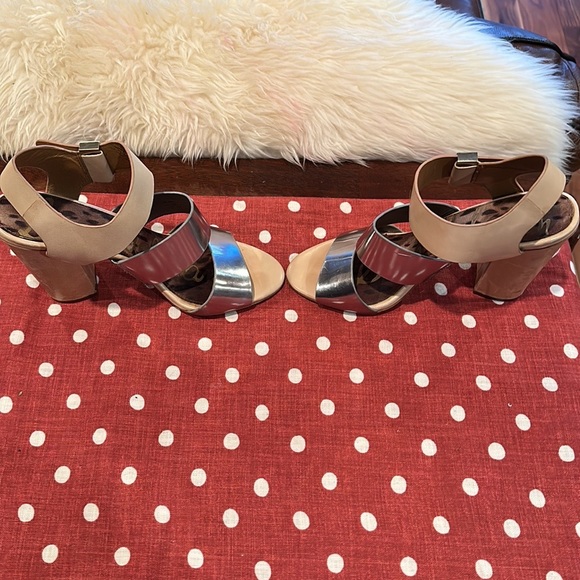 Sam Edelman Yelena Block Heels Sandals. Silver strap sandals - Picture 14 of 14